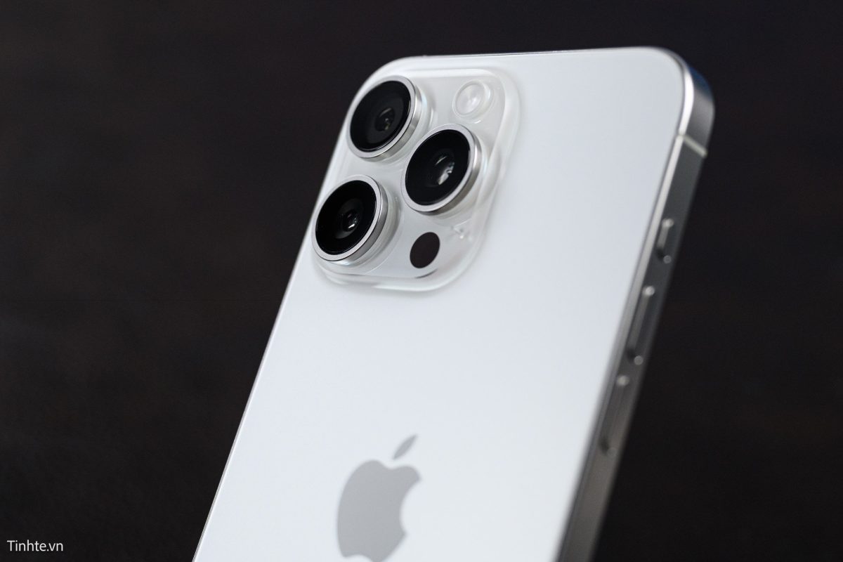 Mở hộp iPhone 15 Pro Max màu trắng chính hãng VN/A